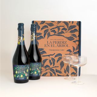 Estuche sidra Champenoise peras + 2 copas grabadas