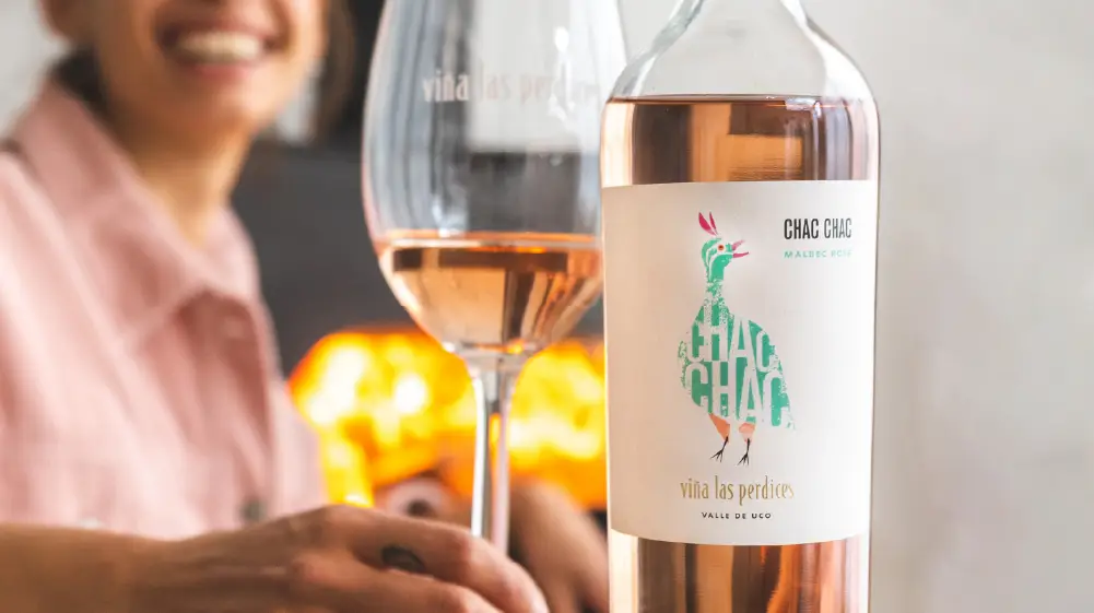 Chac Chac Malbec Rosé mujer-sonriendo-vino-chac-chac-malbec-rosado